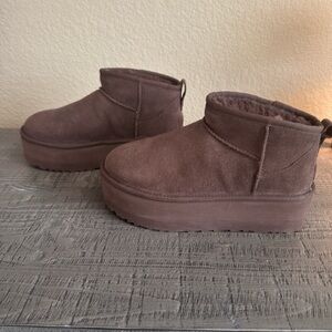 UGG Platform Mini Boots | Women’s Size 8 | New / New Never Worn